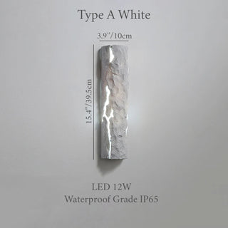 Weatherproof wall light in resin, ideal for outdoor spaces