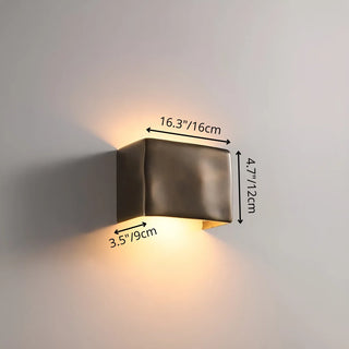 Wall-mounted outdoor light  with dimensions 
