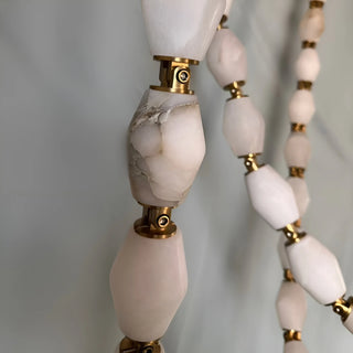 Natural alabaster stone & copper joint detail – Collier Cloudstone Chain Chandelier by Mirodemi