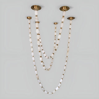 Collier Cloudstone Chain Chandelier – soft natural white cloudstone links with copper details