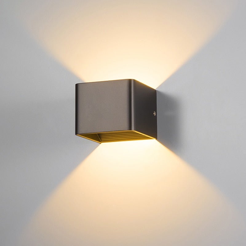 Black and white outdoor wall lamp with LED 3000K-6000K, IP65 waterproof for garden